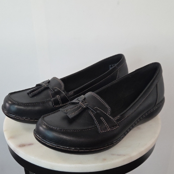 Clarks Shoes - Clarks Black Tassel Loafers for Women Size 9.5